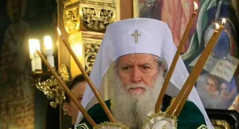 Патриарх Неофит носи мощи на света Марина в Каран Върбовка