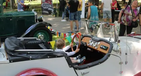 Ретро парадът очаква ветерани на 2 и 4 гуми от България, Румъния и Сърбия Ретро парадът очаква ветерани на 2 и 4 гуми от България, Румъния и Сърбия