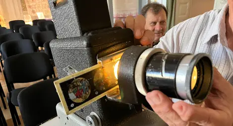 Стъклени плаки за Латерна магика дарени на музея в Русе от Хачик и Едварт Лебикян /галерия/