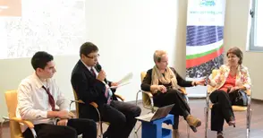 Призракът на комунизма надникна в дискусията „25 години по-късно“