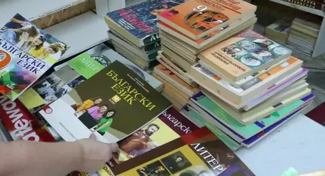 От МОН обявиха кога учебниците от 8 до 12 клас ще бъдат достъпни безплатно онлайн