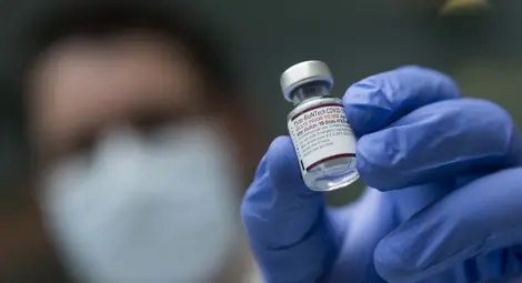 Главният изпълнителен директор на Pfizer се разболя с COVID