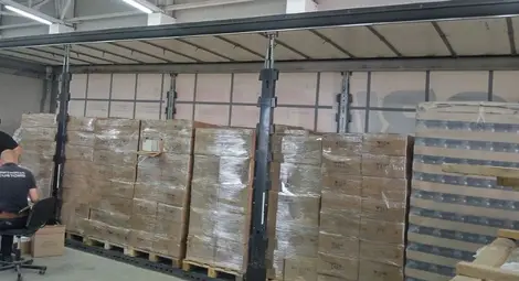 Задържани опаковки за цигари, екстази в миниподводница и парфюми донесоха награди на шестима русенски митничари Задържани опаковки за цигари, екстази в миниподводница и парфюми донесоха награди на шестима русенски митничари