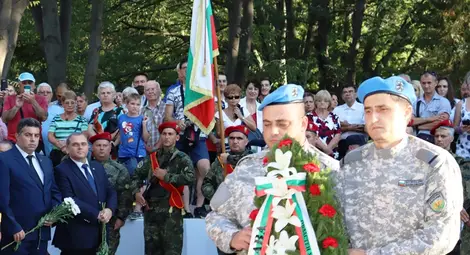 Паметникът на Левски зае достойното си място в Парка на възрожденците