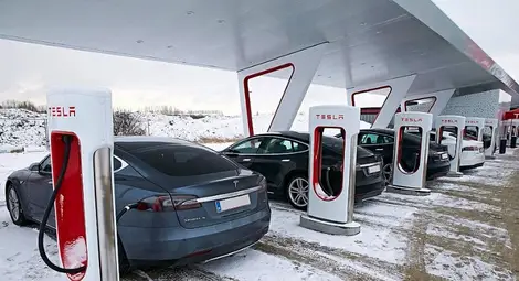 Tesla прави първа зарядна станция в България