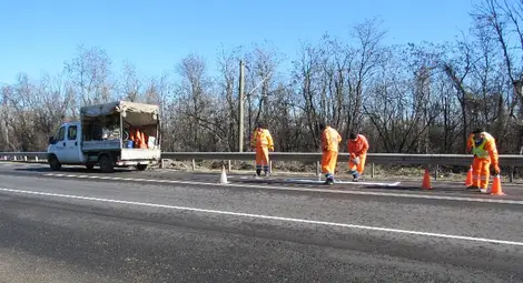 Полагат перлена маркировка на кръстовищата по пътя Русе-Бяла