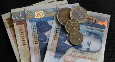 Майчинството, колкото минималната заплата, а тя - процент от средната