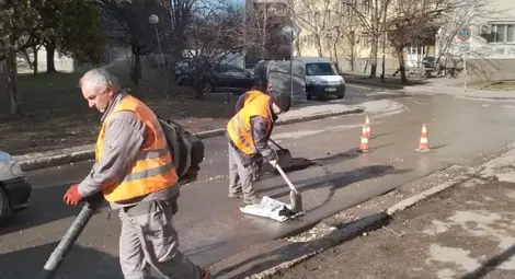 Общинските екипи извършват планирани дейности по поддържане на уличната мрежа и градската среда в Русе