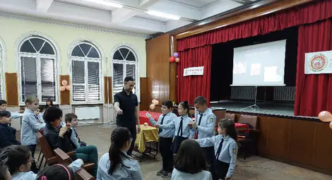 Час по вълшебство убеди учениците от СУ "Йордан Йовков"-Русе - знанието е магия /галерия/