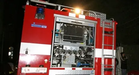 Лампа запали училищна стая