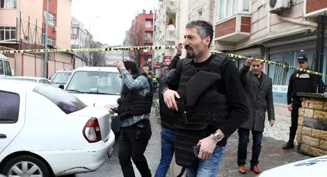 Двама полицаи бяха убити, а 35 души ранени при експлозия в Турция