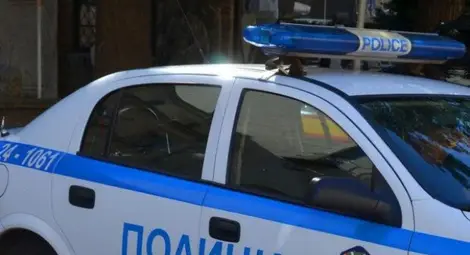 Дрогиран и пийнал шофьор приключи гонка с полицаи в бетонна стена Дрогиран и пийнал шофьор приключи гонка с полицаи в бетонна стена