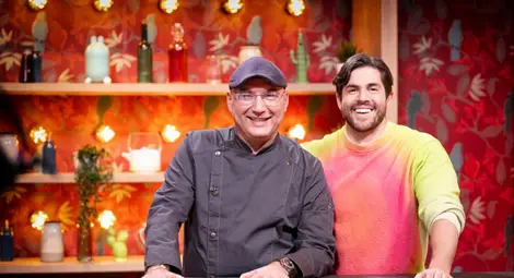 Шест звезди се превръщат в кулинарни детективи в „Муха в супата” Шест звезди се превръщат в кулинарни детективи в „Муха в супата”