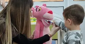За първи път в Русе, за първи път в България: Пинко и Хипо помагат на д-р Йорданова в първия преглед от зъболекар на деца от 1 до 3 години