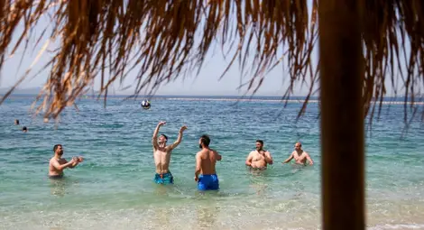 Гърция спешно връща Covid ограничения