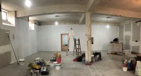 Това помещение скоро ще се превърне в светла зала, където на татамито ще си дават срещи млади поклонници на джудото.			                                      Снимки: ПГДВА