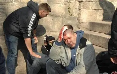 Шестима пострадали при сблъсъците на протестиращите с полицията в Пловдив /видео/