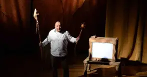 Митко Бакалов обра овациите след блестяща „Защита на пещерния човек“