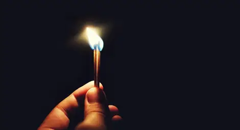 Баща подпалил семейната къща с 4-месечното му бебе в нея Баща подпалил семейната къща с 4-месечното му бебе в нея