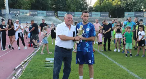 2000 зрители гледаха триумфа на „Младост“-Екзарх Йосиф във финала на Четвърта лига на Градския стадион в Русе 2000 зрители гледаха триумфа на „Младост“-Екзарх Йосиф във финала на Четвърта лига на Градския стадион в Русе