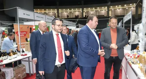 Близо 90 производители от България и Румъния участват в първото международно изложение на местни продукти в Русе