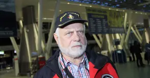 Командирът на базата в Антарктида води деца на Ледения континент