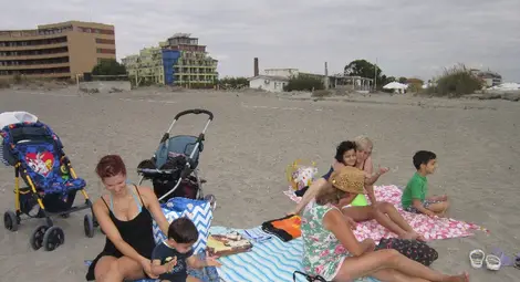 Деца от Розовата къща се радваха на ваканция на морския бряг