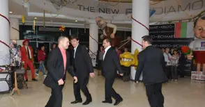 „Ричмарт“ обяви първите победители в  конкурса за народни танци в костюми