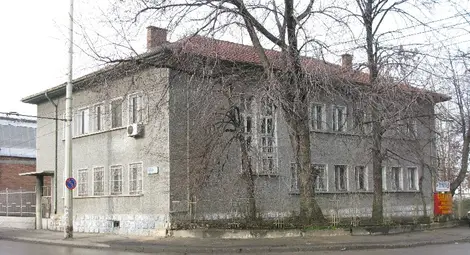 Дребен крадец поема вината на сериен касоразбивач за авторитет в затвора