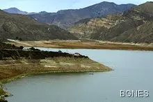 Църква "изплува" от турско езеро