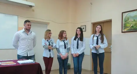 Ученици от &bdquo;Възраждане&ldquo; за първи път участваха в лагер по предприемачество