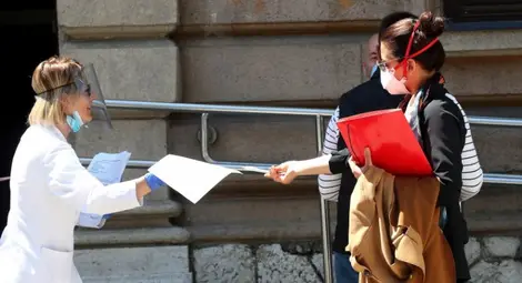 Брат и сестра от Русе хванати с фалшифи PCR тестове на Дунав мост