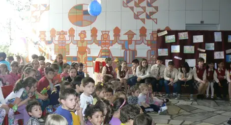 Маратон на четенето в русенското училище &bdquo;Братя Миладинови&ldquo; /галерия/