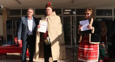 Собственикът на 350 дка лозя Емил Стоянов и тази година бе избран за най-добър стопанин, а неговият служител Димитър Бригов бе обявен за цар на лозята.