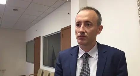 Просветният министър се обяви срещу директорска хитрост за сметка на учителите