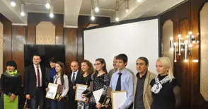 Трима изявени ученици получиха награди „Русе 21 век“