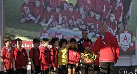 Златна треньорска свирка за юбиляра Тодор Тодоров