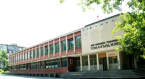 Платформа за деца с увреждания ще бъде монтирана в русенското училище „Тома Кърджиев“ Платформа за деца с увреждания ще бъде монтирана в русенското училище „Тома Кърджиев“