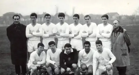 Легендарният вратар на "Дунав" Любен Марков бе отличен от Община Русе за своята 80-годишнина Легендарният вратар на "Дунав" Любен Марков бе отличен от Община Русе за своята 80-годишнина