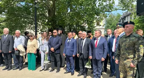 С тържествена церемония и благодарствен молебен бе отбелязан Празникът на Русе