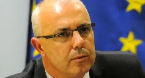 Спрягат трима за поста на Веселин Вучков