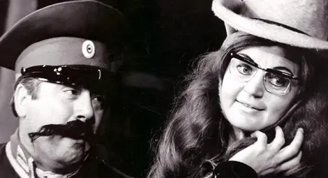 Заговарят младата Лолова в Русе: Откъде сте? От София. От провинцията, значи! Заговарят младата Лолова в Русе: Откъде сте? От София. От провинцията, значи!