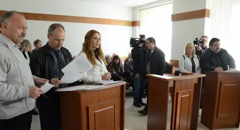 Носят в съда чувала с бюлетини от Острица заради спорна победа