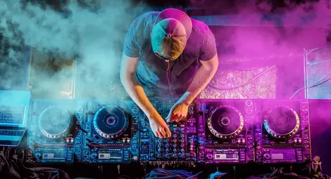 Усети магията да миксираш музика! Библиотеката кани на курс начинаещи диджеи Усети магията да миксираш музика! Библиотеката кани на курс начинаещи диджеи