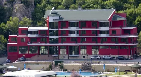 Назначиха нов търг за  хотела на Орлин Танов