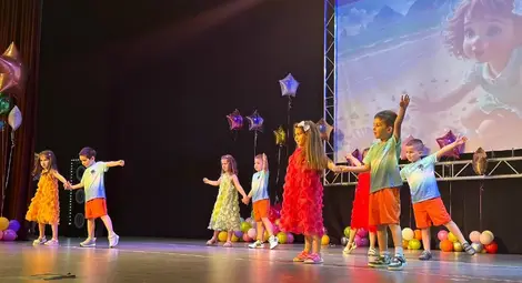 Годишният концерт на ДГ „Чучулига“ изпълни Канев център с много музика и настроение Годишният концерт на ДГ „Чучулига“ изпълни Канев център с много музика и настроение