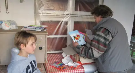 Бедно семейство от Юпер посреща Коледа с десетки подаръци след трогателен зов във Фейсбук /галерия/