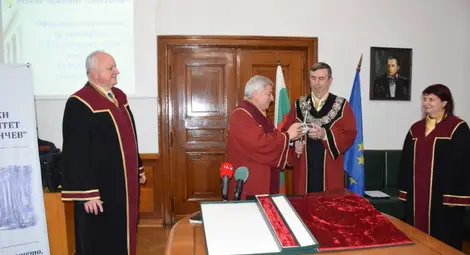 Церемония по приемане на ректорската власт се състоя в Русенския университет /галерия/