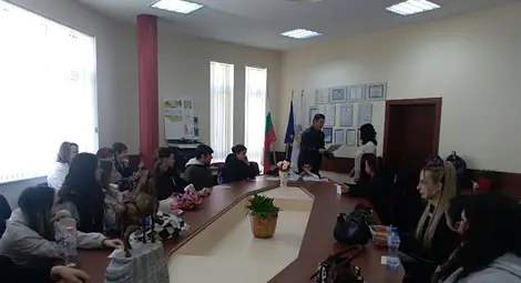 &bdquo;Един ден без джобни&ldquo; - деветокласници от Кубрат подкрепиха добра кауза в полза на две братчета-близнаци