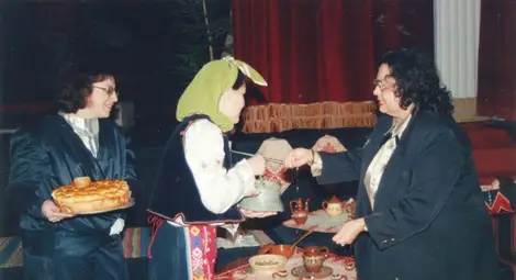 Осемгодишната Полин поздрави  баби и внучета със стихове 